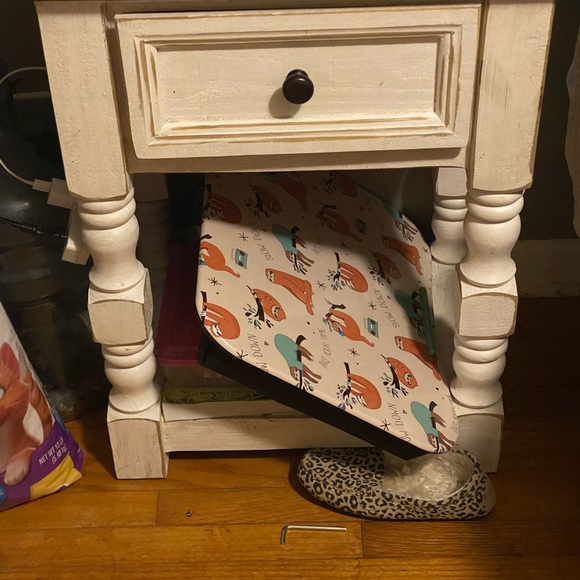 Queen bedroom set - Picture 3 of 5